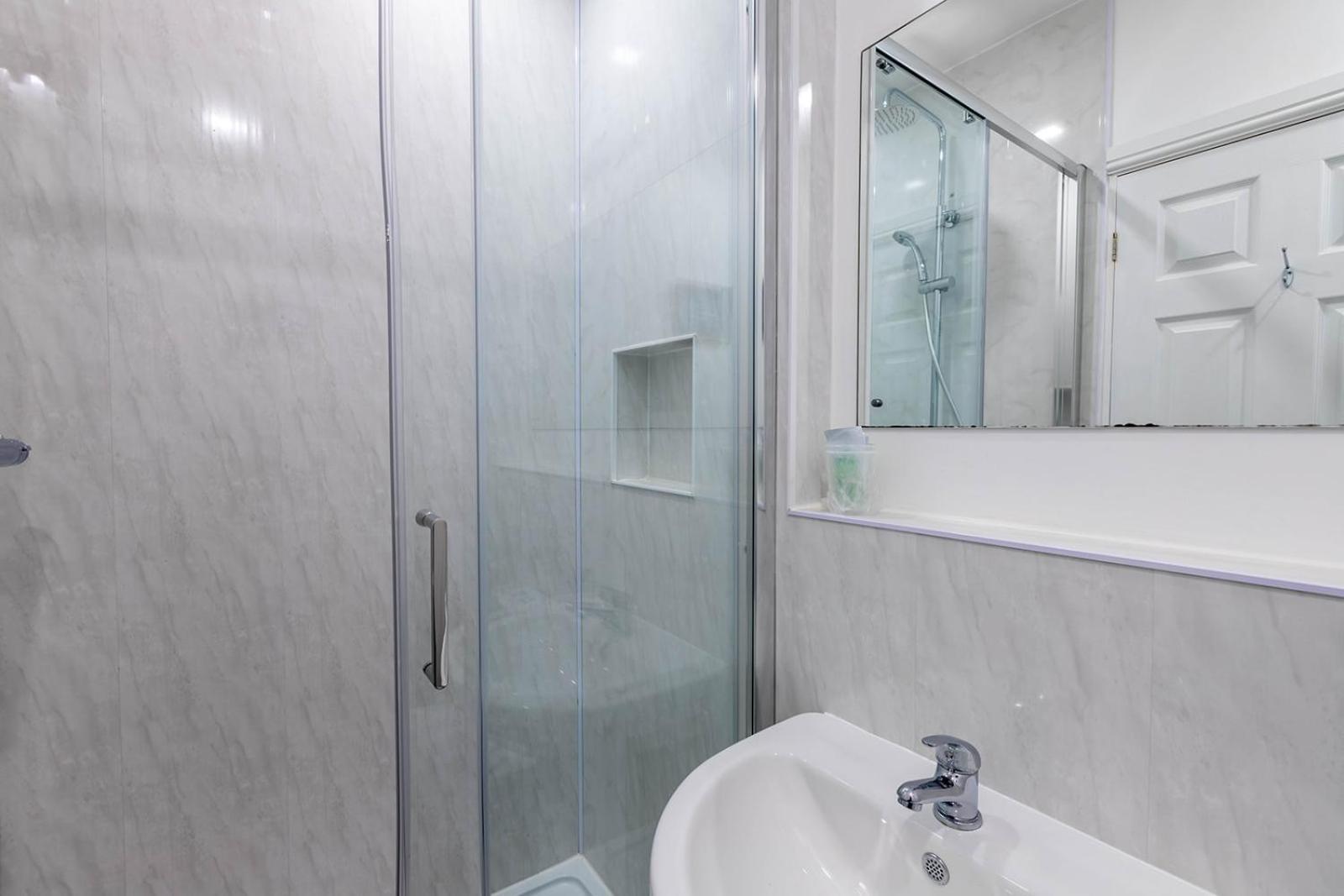 Windermere Studio Rooms - With Free Car Parking Onsite Exteriör bild