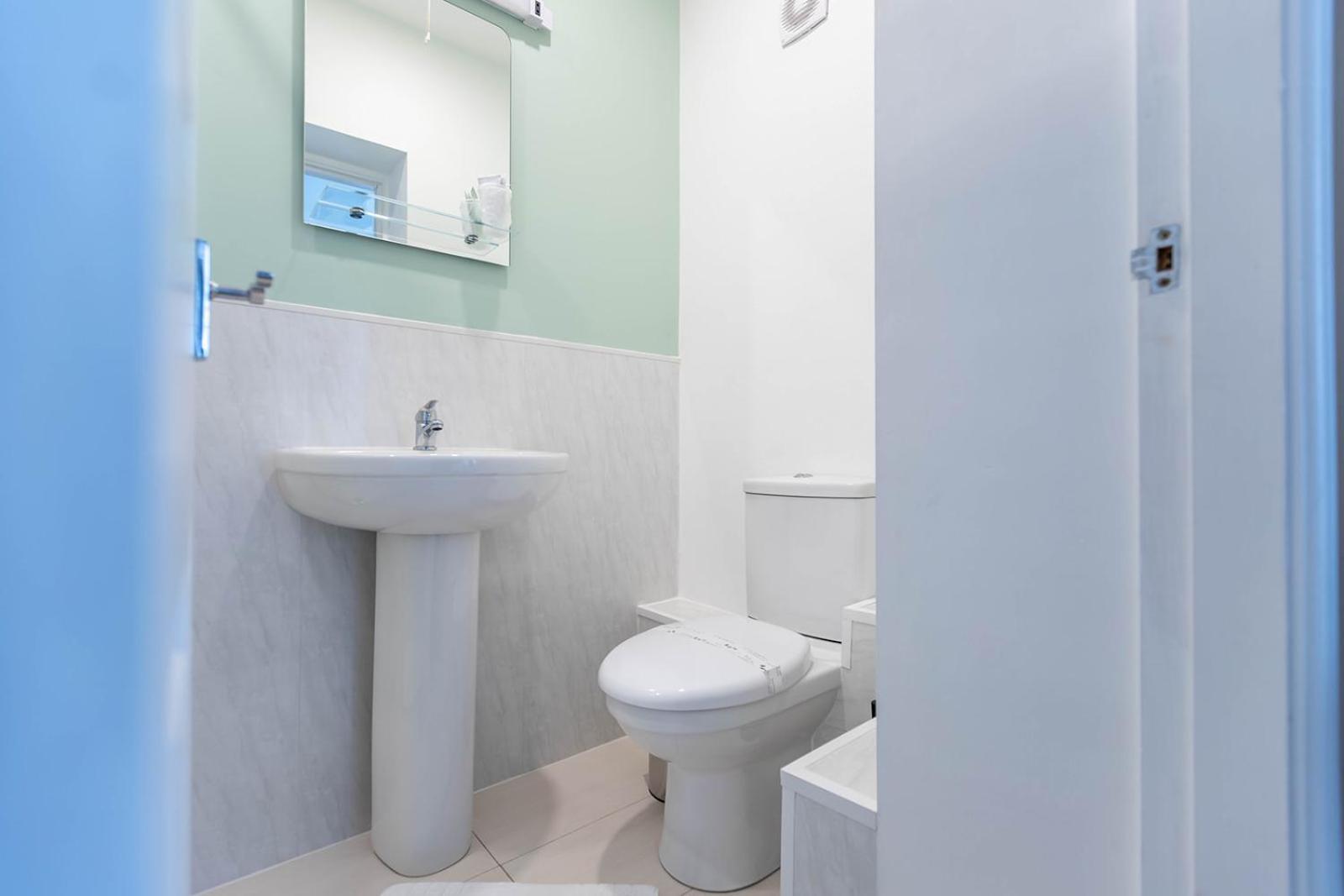 Windermere Studio Rooms - With Free Car Parking Onsite Exteriör bild