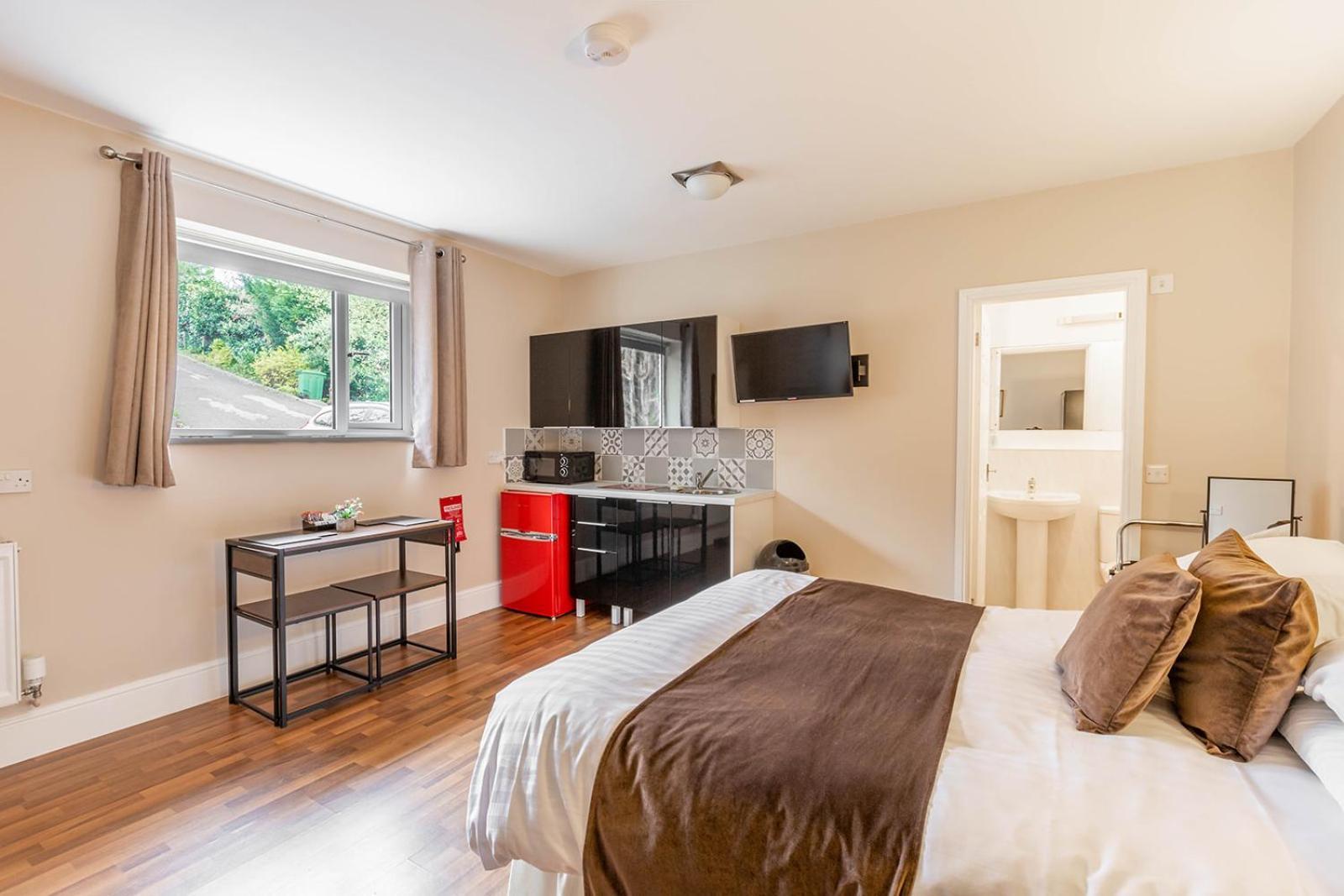 Windermere Studio Rooms - With Free Car Parking Onsite Exteriör bild