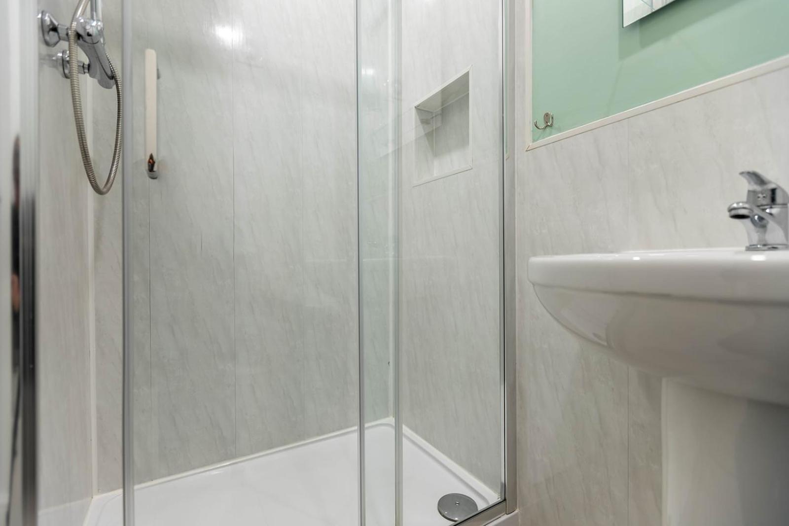 Windermere Studio Rooms - With Free Car Parking Onsite Exteriör bild