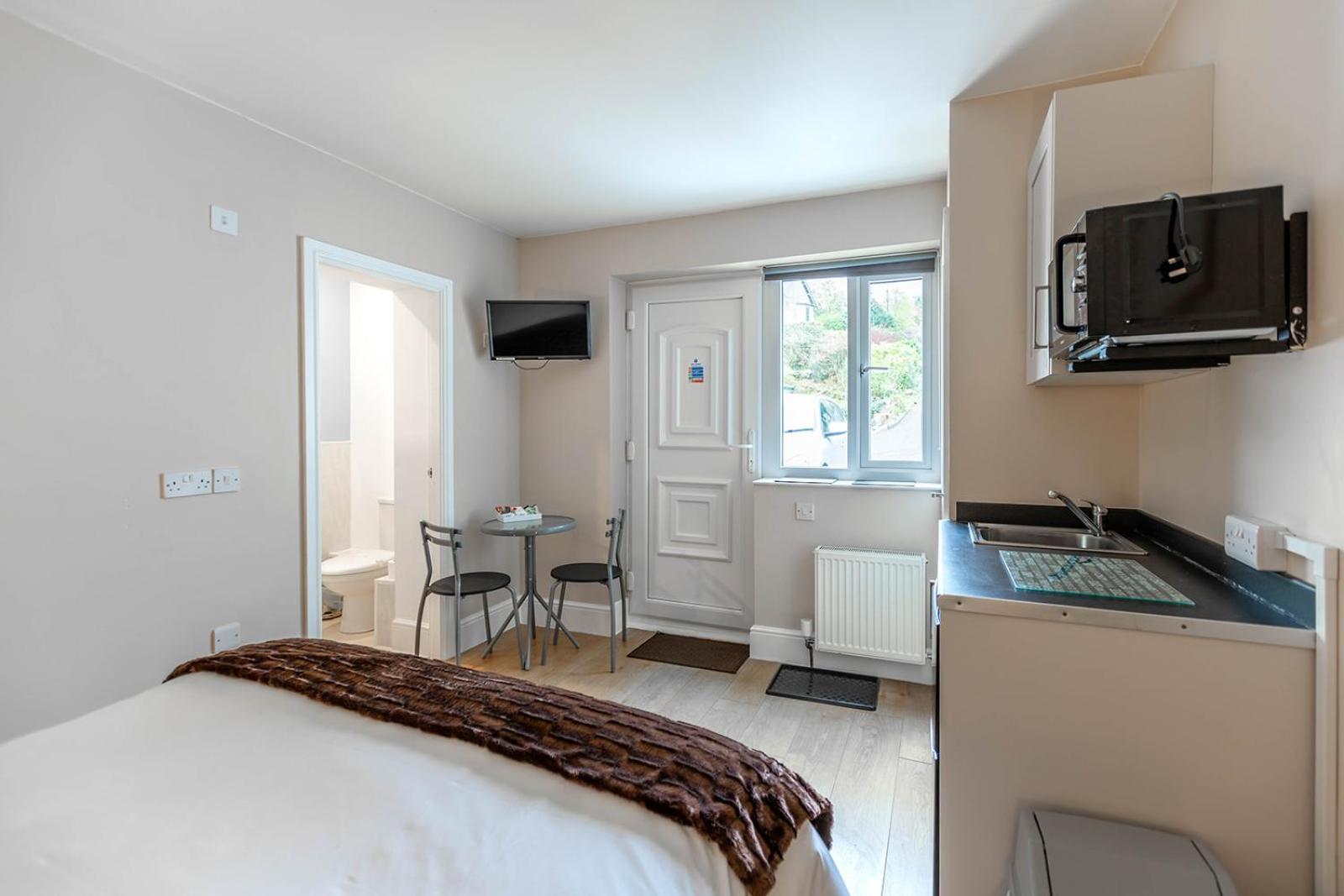 Windermere Studio Rooms - With Free Car Parking Onsite Exteriör bild