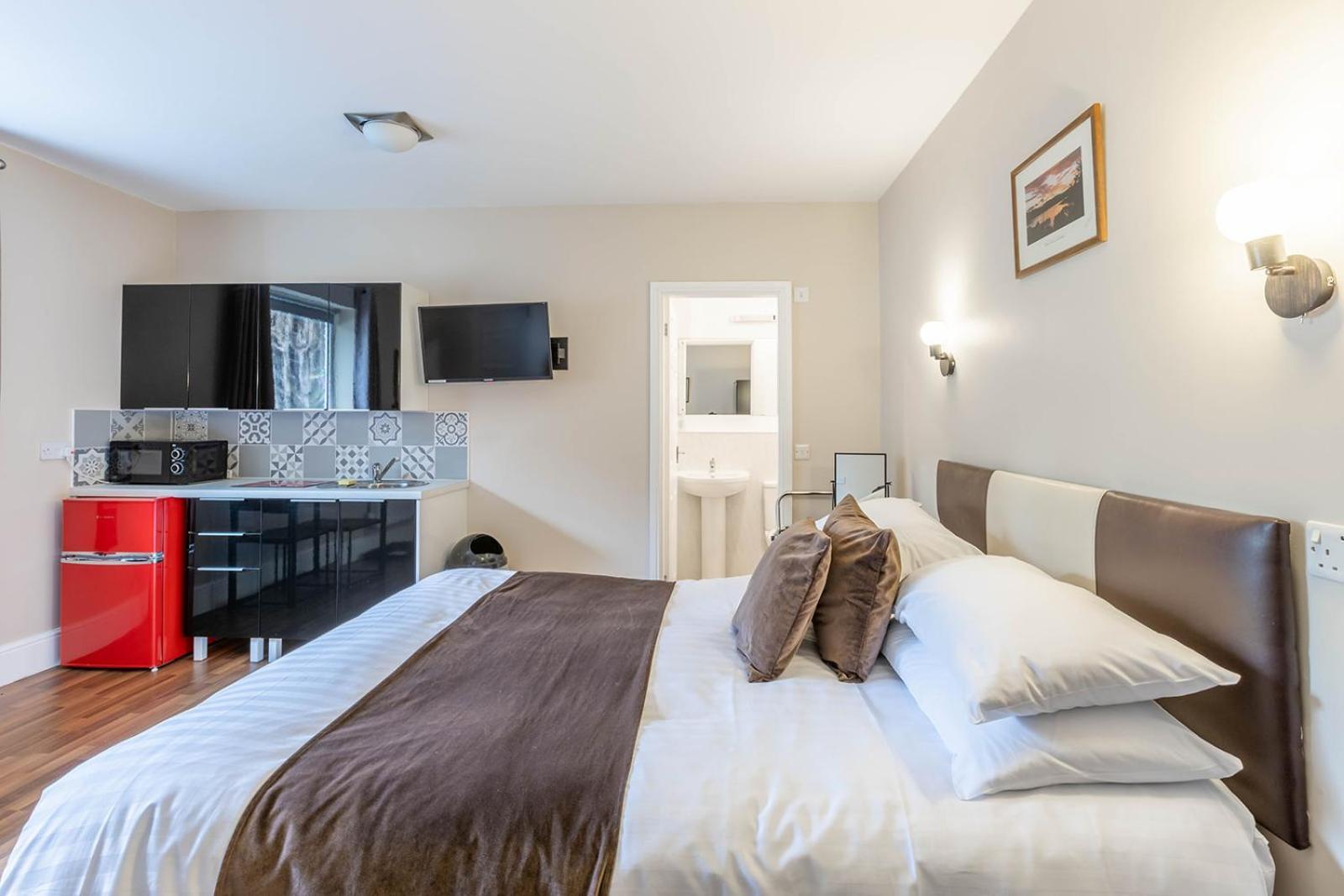 Windermere Studio Rooms - With Free Car Parking Onsite Exteriör bild