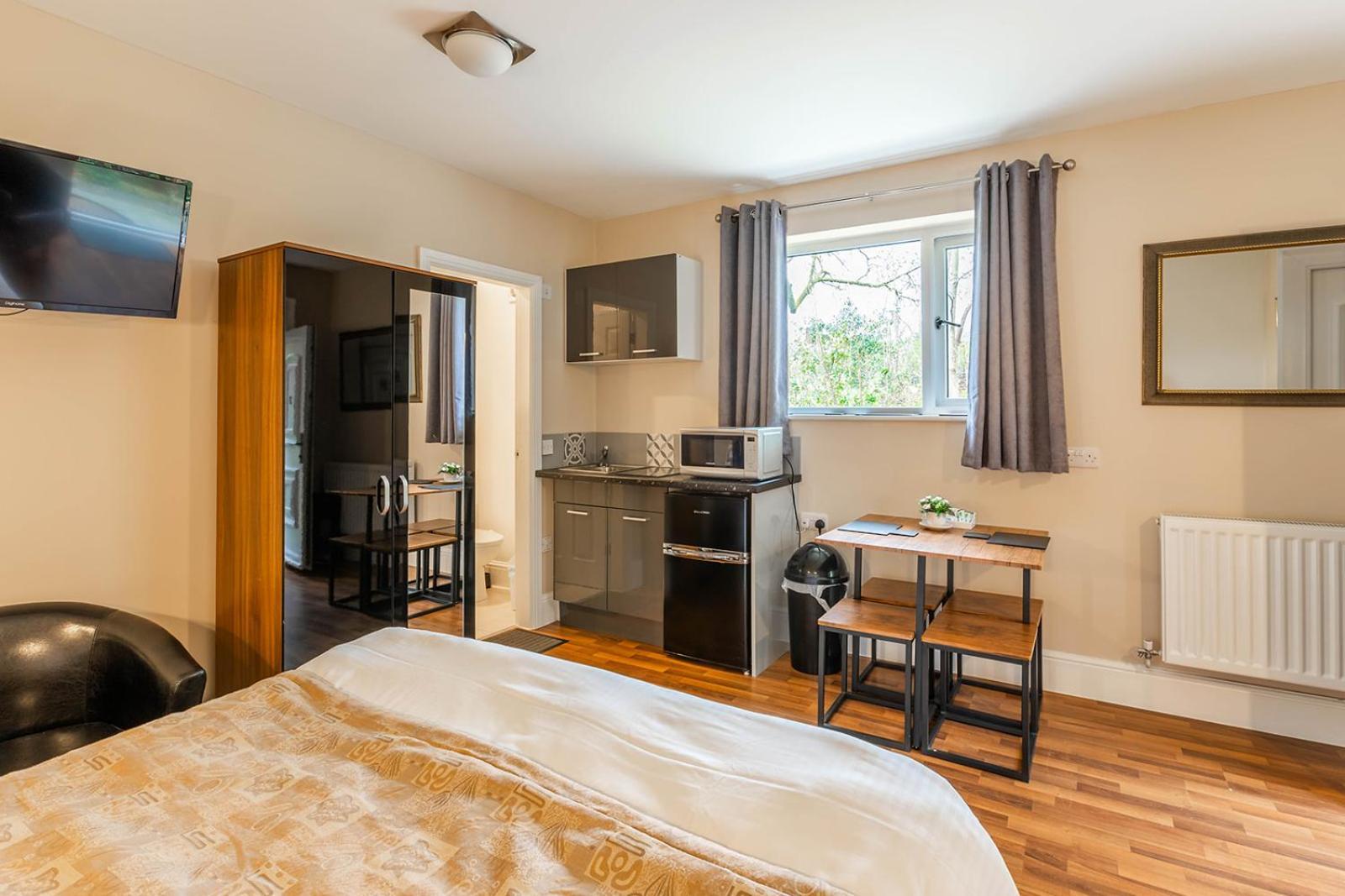 Windermere Studio Rooms - With Free Car Parking Onsite Exteriör bild