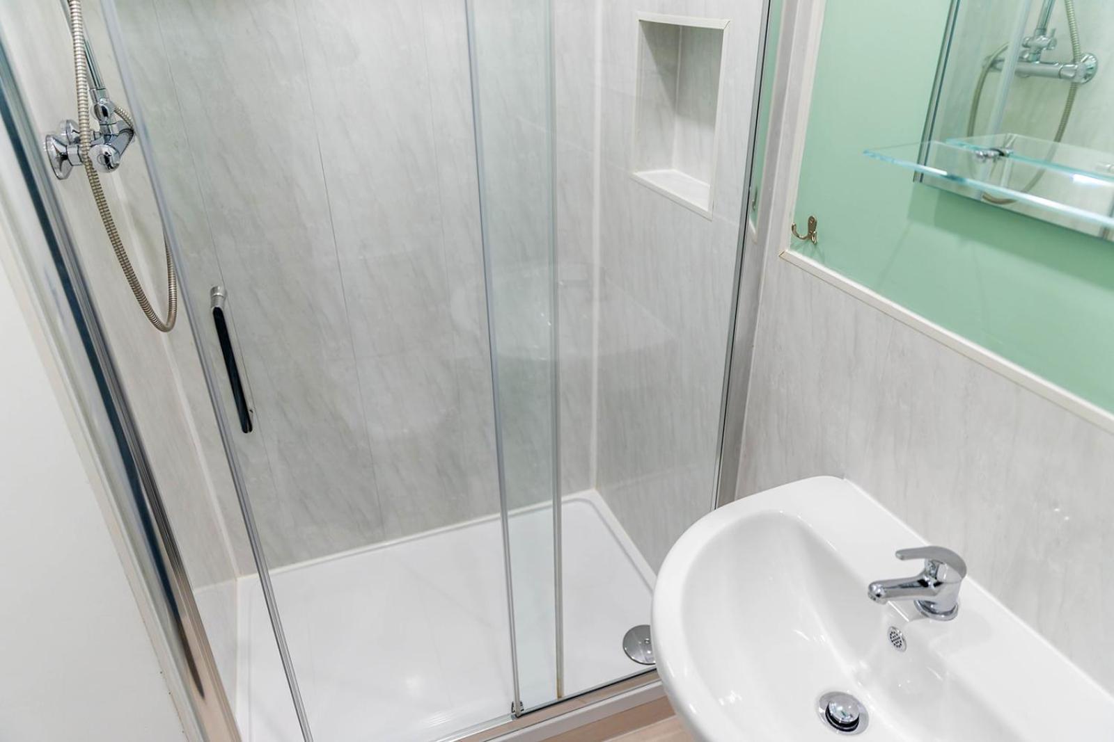 Windermere Studio Rooms - With Free Car Parking Onsite Exteriör bild