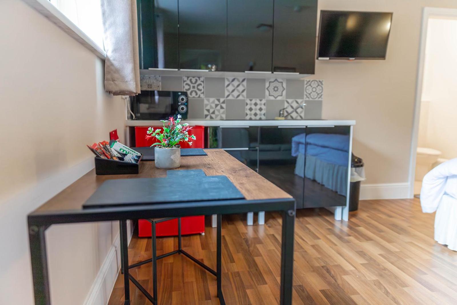 Windermere Studio Rooms - With Free Car Parking Onsite Exteriör bild