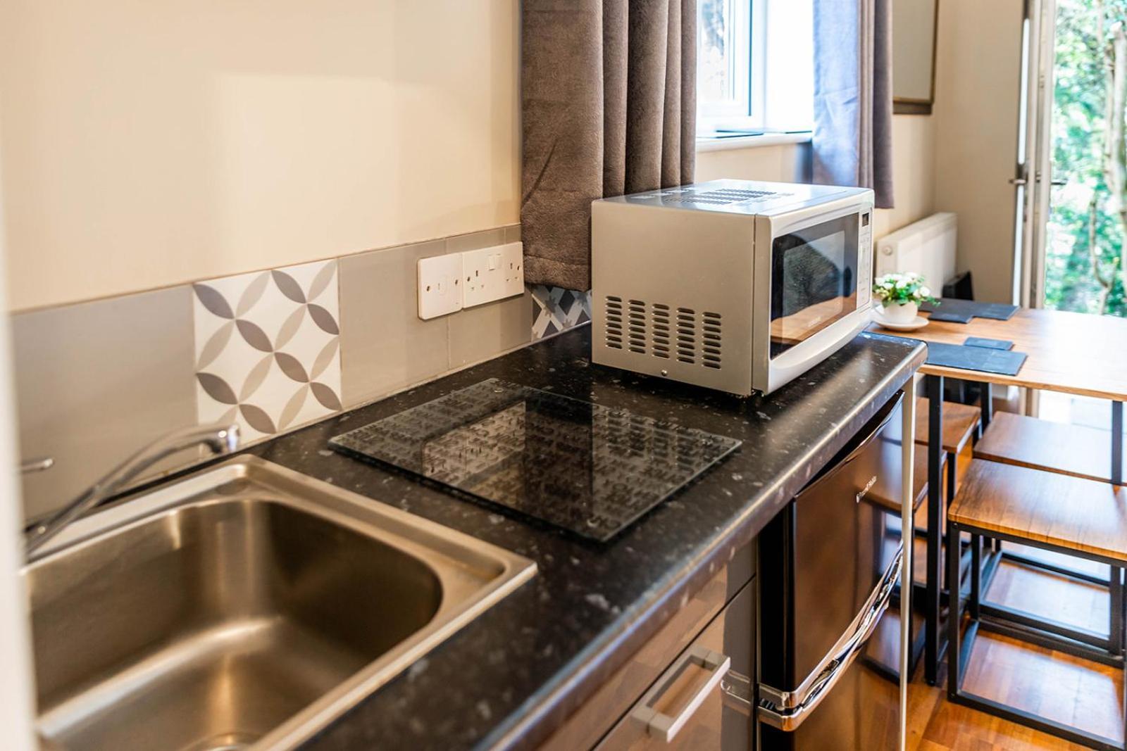 Windermere Studio Rooms - With Free Car Parking Onsite Exteriör bild