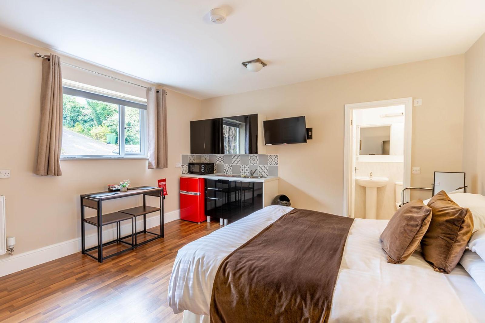 Windermere Studio Rooms - With Free Car Parking Onsite Exteriör bild