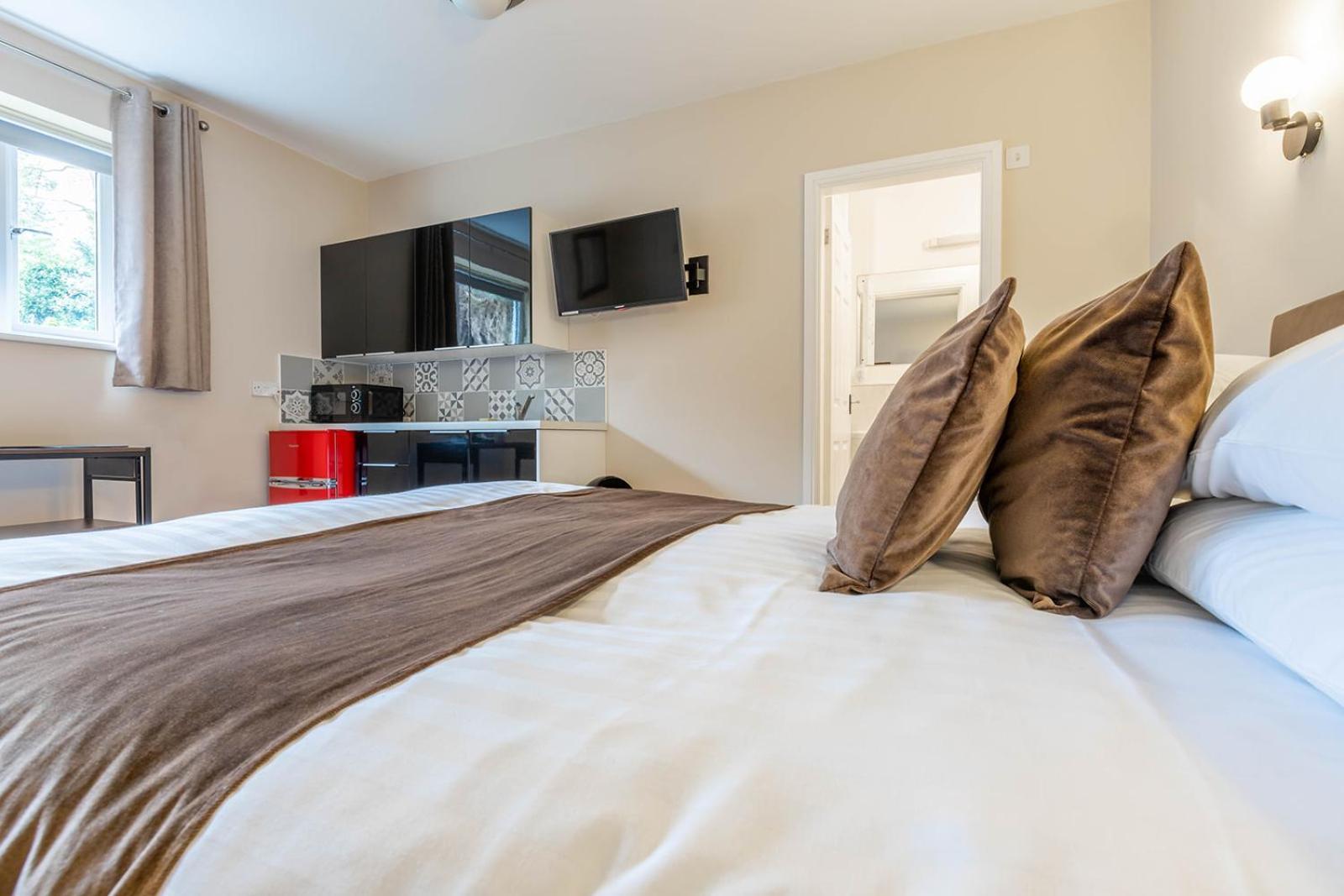 Windermere Studio Rooms - With Free Car Parking Onsite Exteriör bild