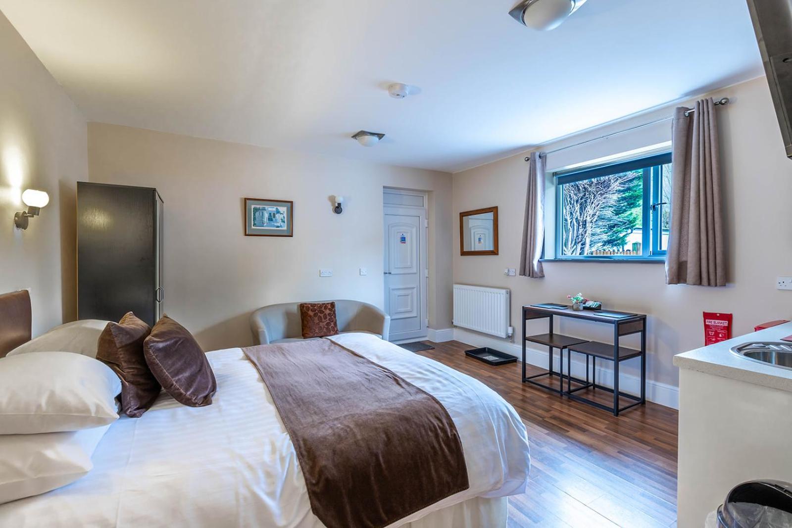 Windermere Studio Rooms - With Free Car Parking Onsite Exteriör bild