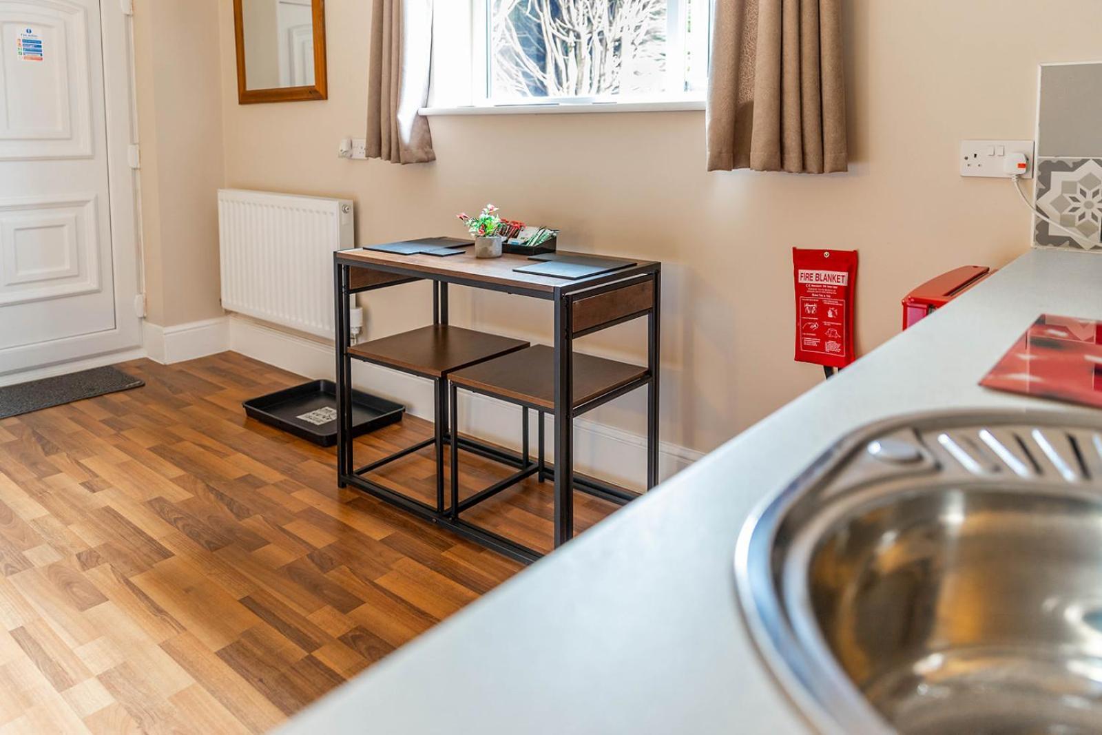 Windermere Studio Rooms - With Free Car Parking Onsite Exteriör bild
