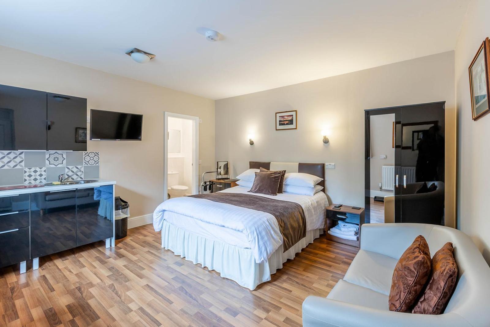 Windermere Studio Rooms - With Free Car Parking Onsite Exteriör bild