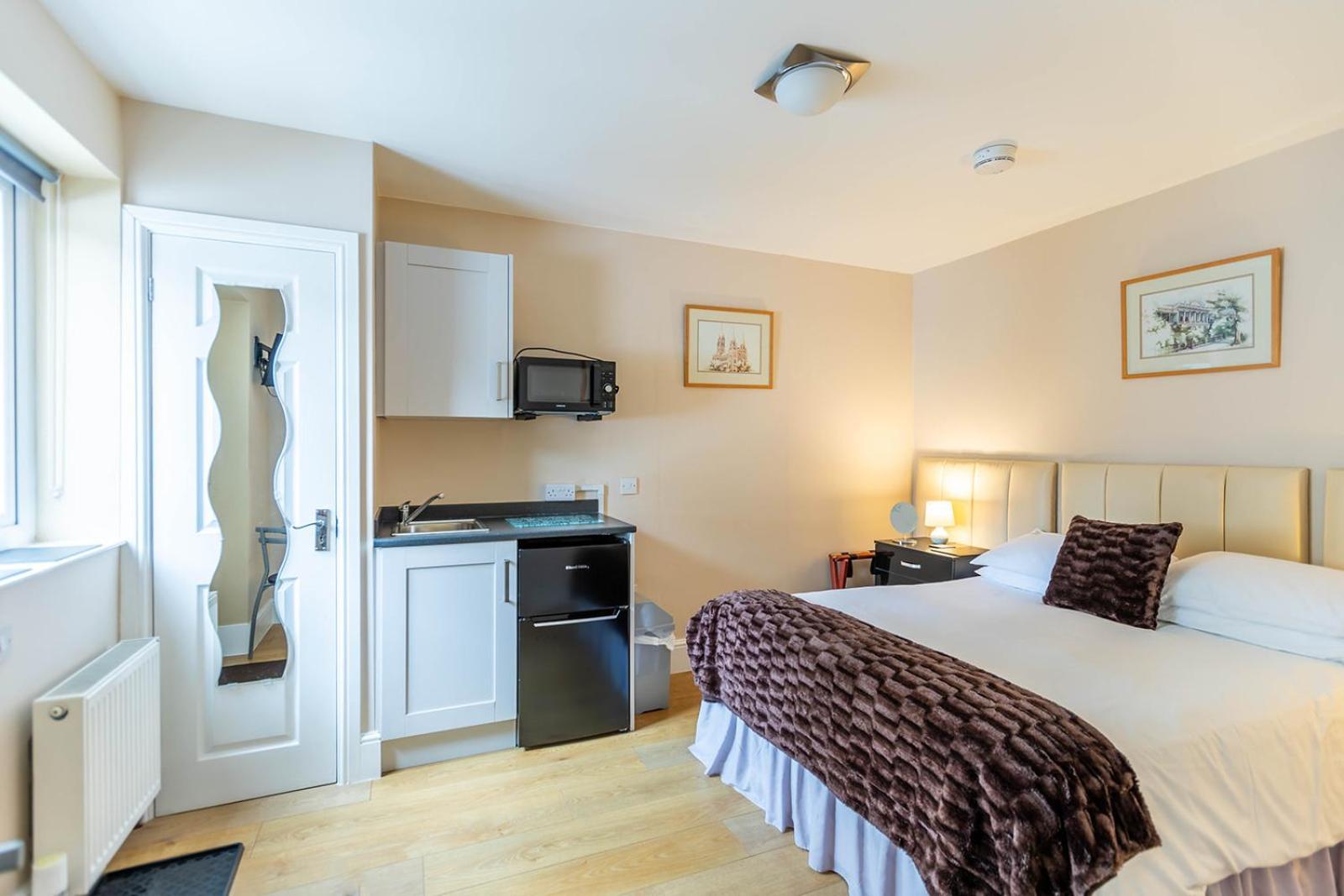 Windermere Studio Rooms - With Free Car Parking Onsite Exteriör bild