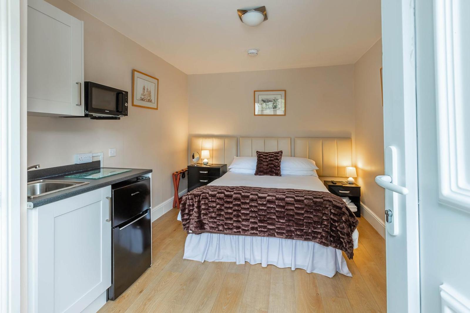 Windermere Studio Rooms - With Free Car Parking Onsite Exteriör bild