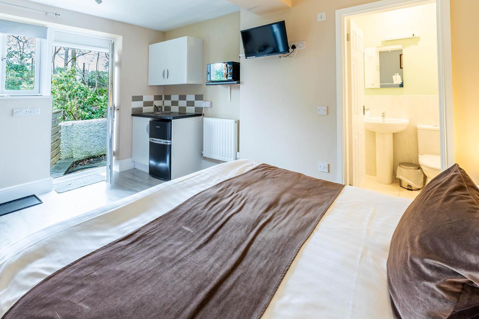 Windermere Studio Rooms - With Free Car Parking Onsite Exteriör bild